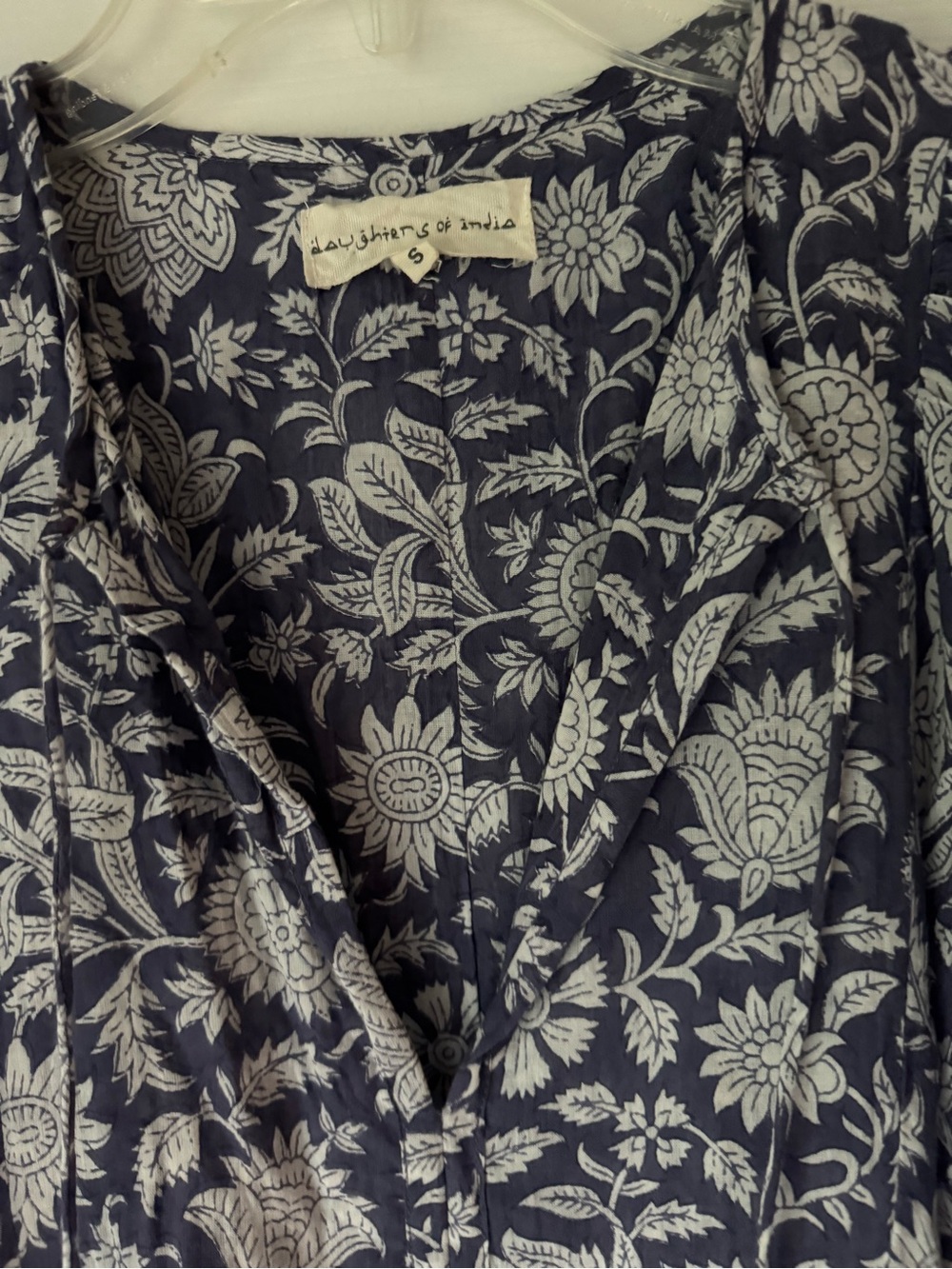 Daughters of India dress - Picture 3 of 3